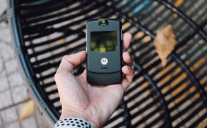 Черная раскладушка Motorola — Motorola Обои