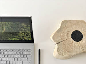 Белый и черный ноутбук — Surface Обои